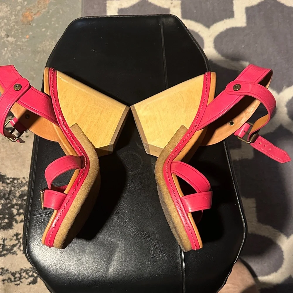 Marc Jacobs Vibrant Pink Sandals - Picture 2 of 3